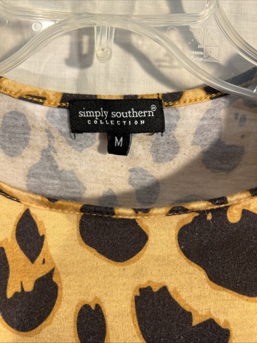 Simply Southern Women’s Medium Cheetah Print Over Grey Bottom With Twist Accent - Picture 2 of 6