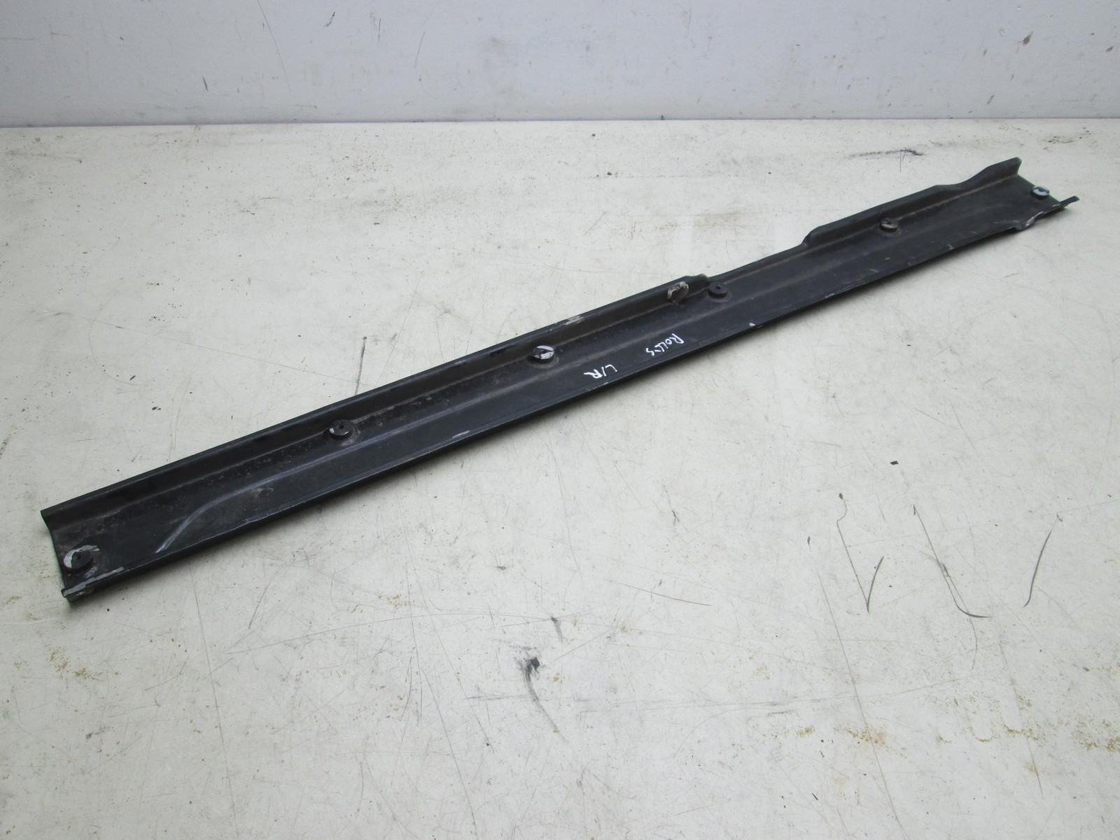Rolls Royce Silver Shadow T1 65-80 left rear inner door panel mount (USED)