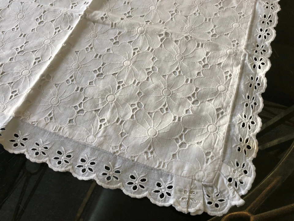 VINTAGE White Cotton Broderie Anglais Embroidered  Pillow Case 17X13in - Image 2 of 4