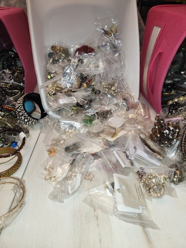 Vtg To Modern Fashion & Costume Jewelry 1 LB Wearable Random READ DESCRIPTION