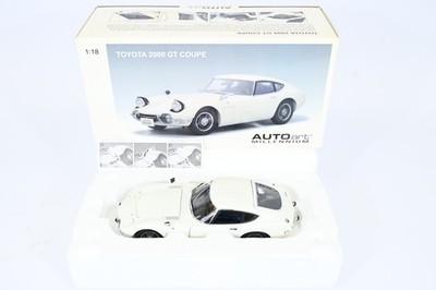 AUTOart 1/18 Toyota 2000GT Coupe White Millennium Diecast Model