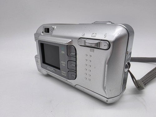 Cámara digital Fujifilm FinePix A340 4,0 MP 3X con zoom óptico plateada - probada - Imagen 6 de 10