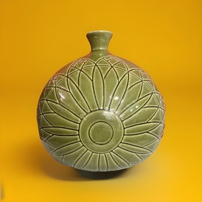 H & H Vintage MCM Green Vase Beautifically Designed. 8  h by 7.5 d