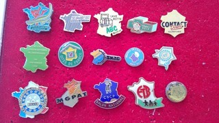 lot de pin's sur les cartes de France