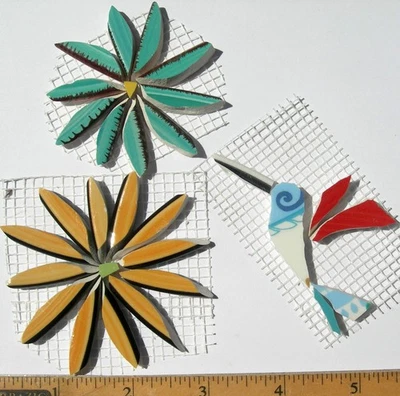 Small Hummingbird & 2 Daisy Aster Mosaic Tile Set Broken Cut China Plate Tiles - Image 1 of 3