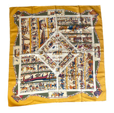 HERMÈS Carré en soie modèle À La Gloire de Guillaume par Loïc DUBIGEON jaune