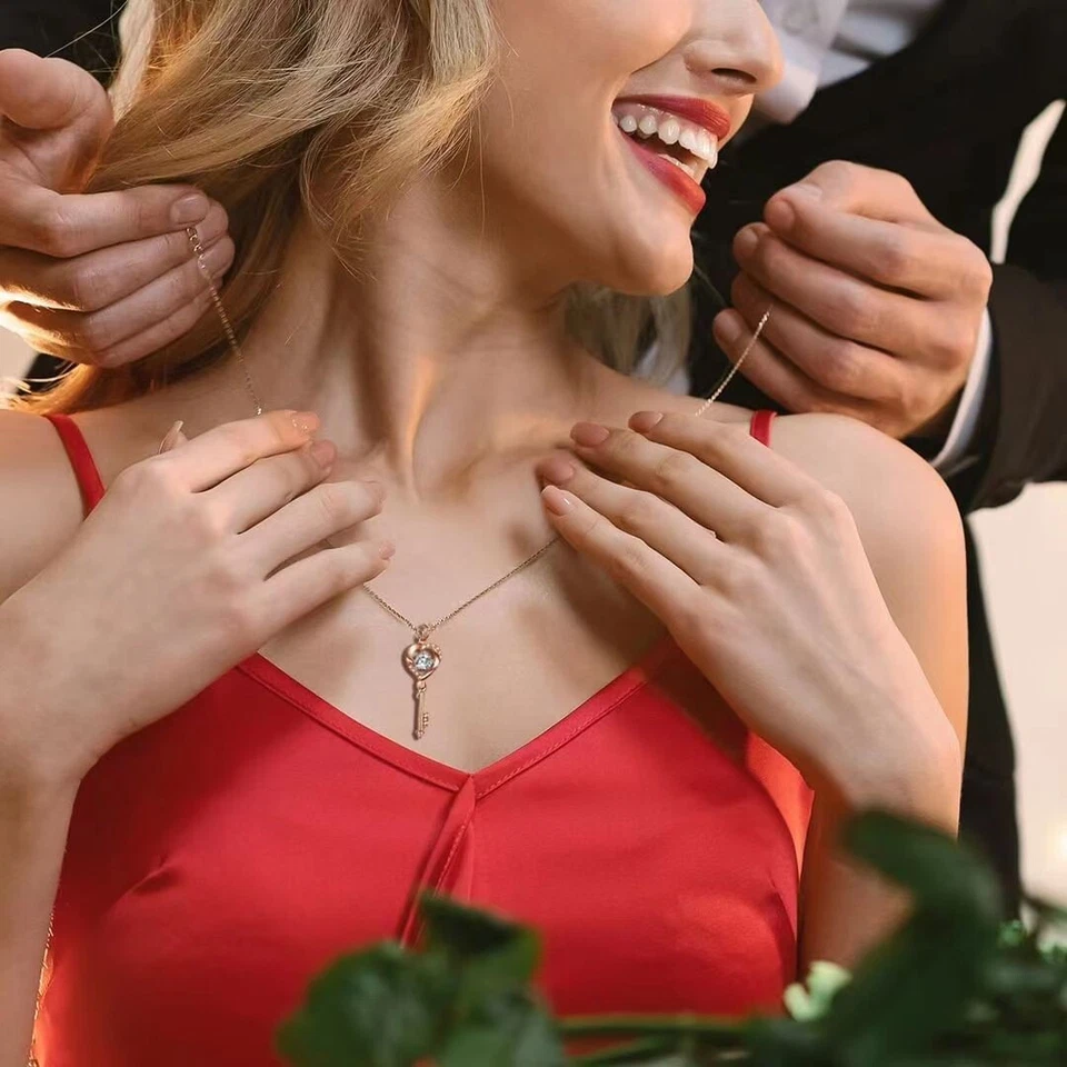 Collar colgante llave corazón plata esterlina chapado en oro rosa - Regalo para ella Foto 2 de 4