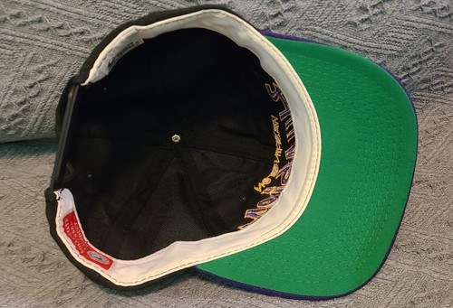 Sports Specialties Vintage Washington Huskies Script Snapback Hat Black corduroy - Picture 6 of 12