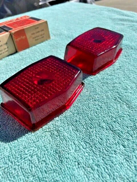 Par de lentes de luz trasera Pontiac NORS Lynx Eye GLASS 1941 1946 1947  Foto 2 de 4