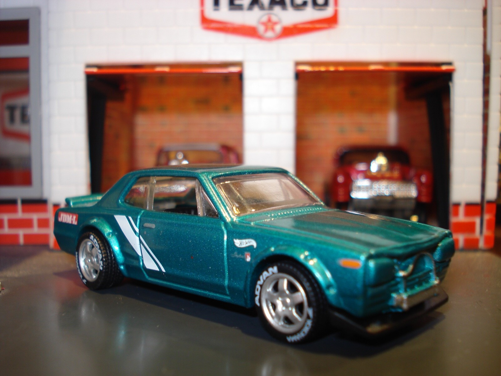 NISSAN SKYLINE CUSTOM EDITION 1/64  CLASSIC JDM CUSTOM WHEELS & REAL RIDER TIRES-image
