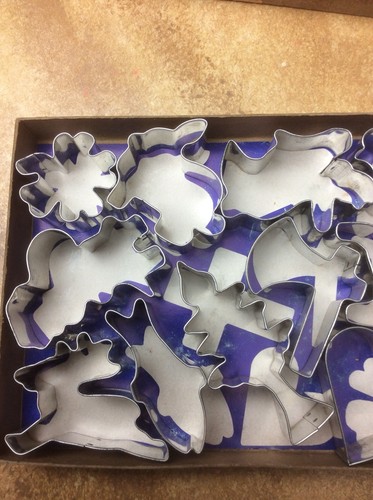 Vintage All Metal Cookie Cutters Many Occasions NEW IN BOX NEVER USED Set 11 - Picture 3 of 8