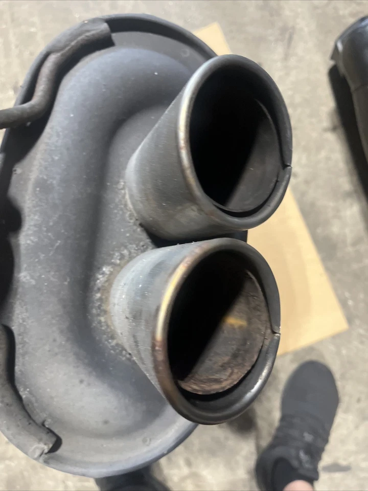 Silenciador de escape trasero Infiniti G35 2003 2004 sedán OEM 8279 Foto 3 de 4