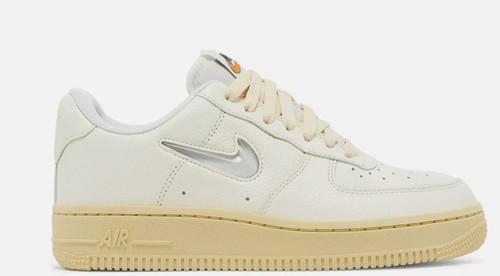 Women's Nike Air Force 1 '07 LX Coconut Milk/Light Bone (DO9456 100) Size 8.5 - Picture 4 of 5
