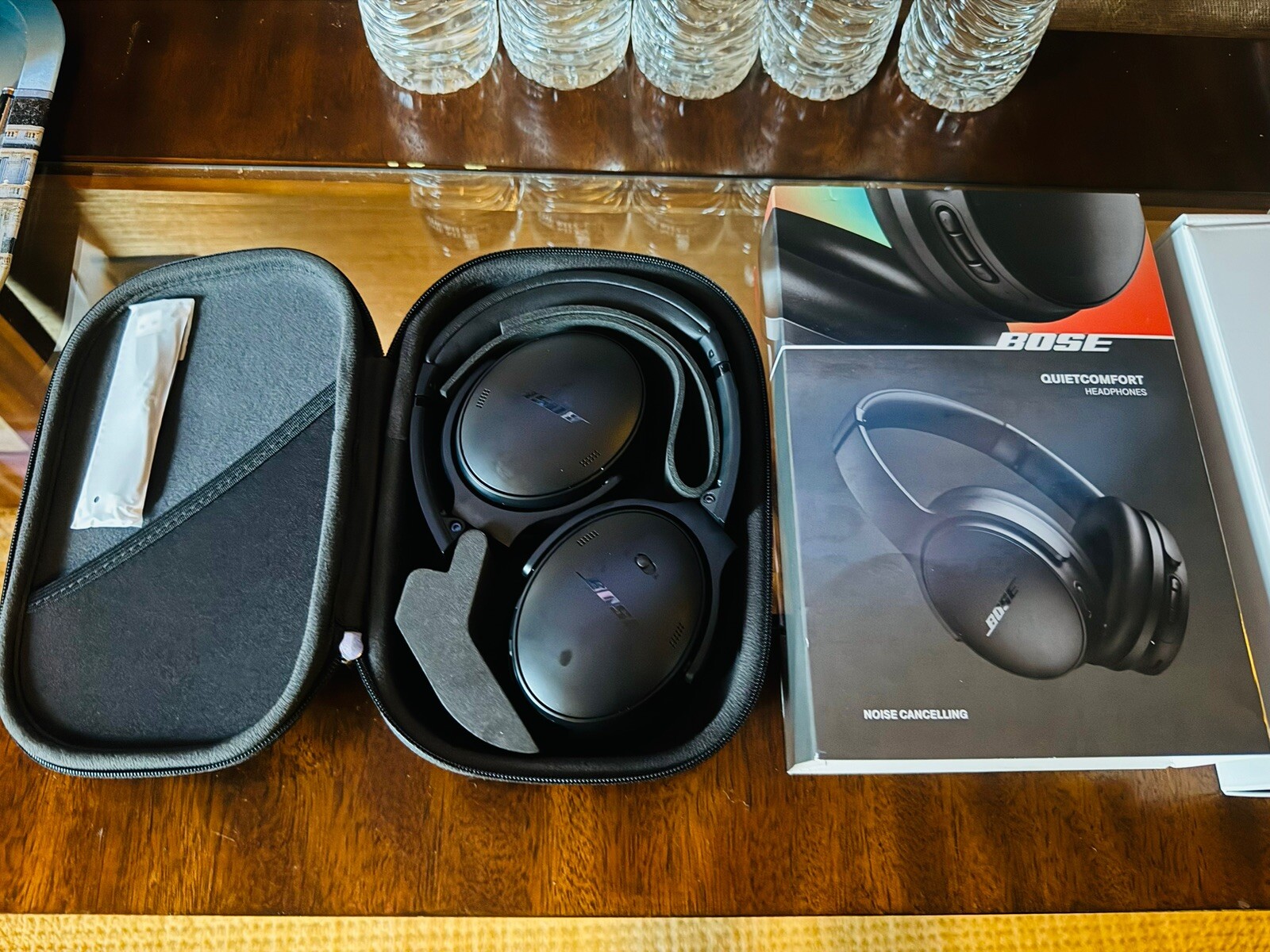 Bose 884367-0100 QuietComfort Wireless Noise Cancelling Over-the-Ear Headphones-image