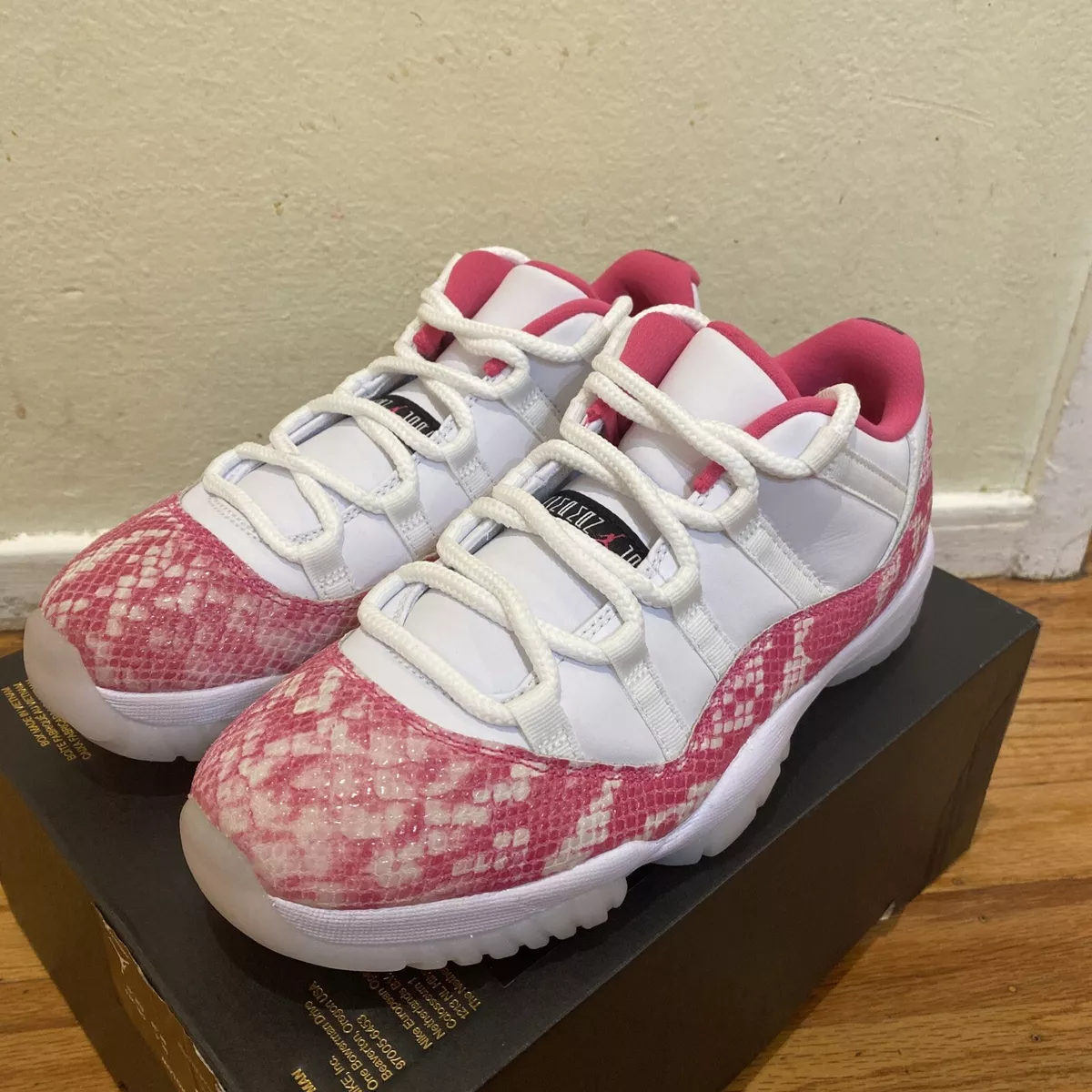 Air jordan 11 retro sales low women's pink snakeskin