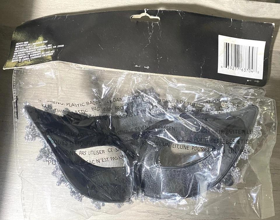 Máscara de plástico acabamento azul e prata renda veneziana strass transparente dura - Imagem 4 de 4