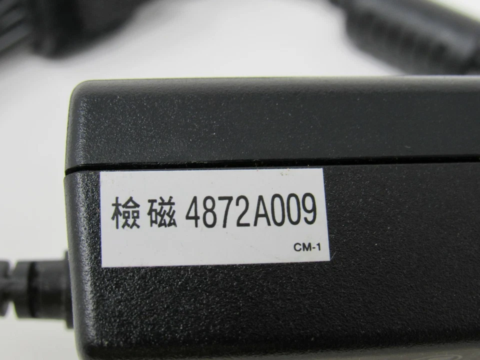 Оригинальный выход адаптера переменного тока IBM 19 В 1,4-0,7 А 50-60 Гц 2,4 А 11J8627 - Изображение 3 из 4