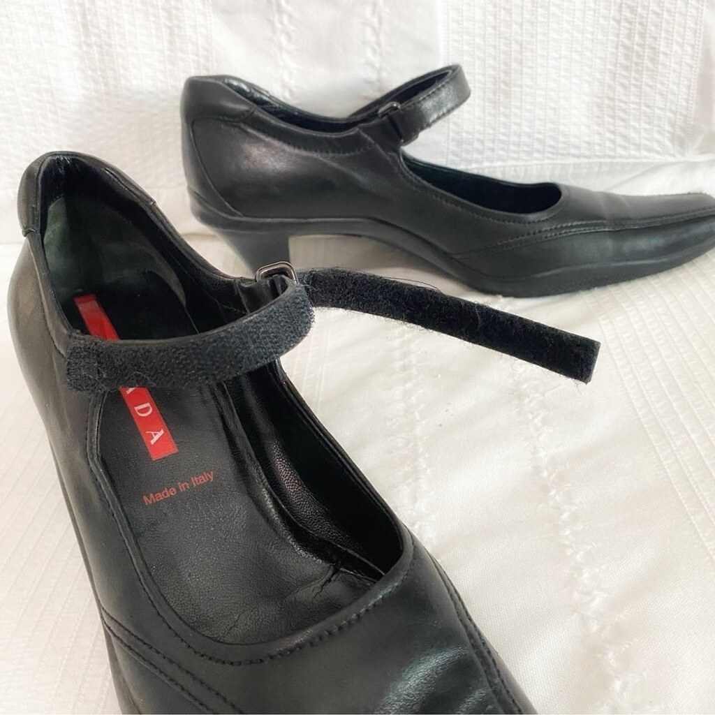 PRADA BLACK LEATHER MARY JANE SQUARE TOE LOW LAND HEEL PUMP