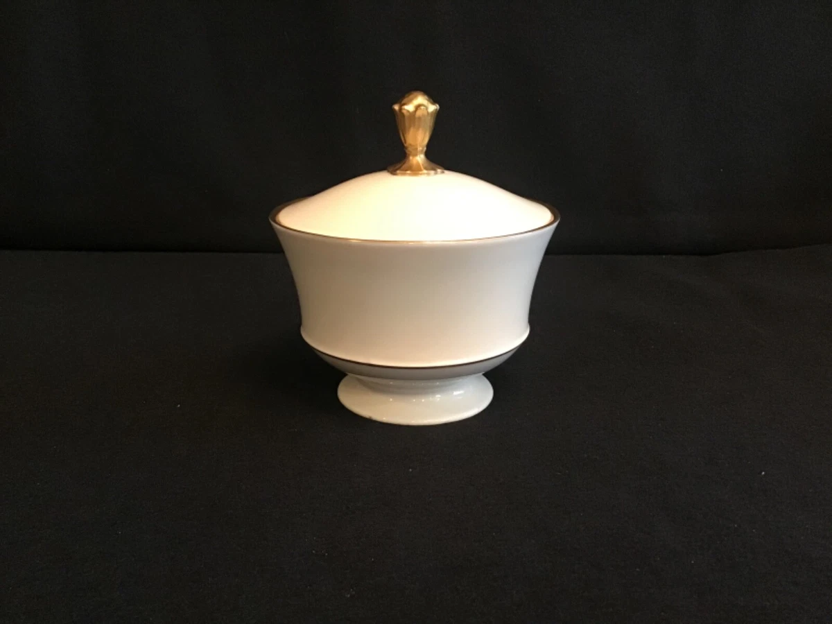 Lenox bowl with clearance lid
