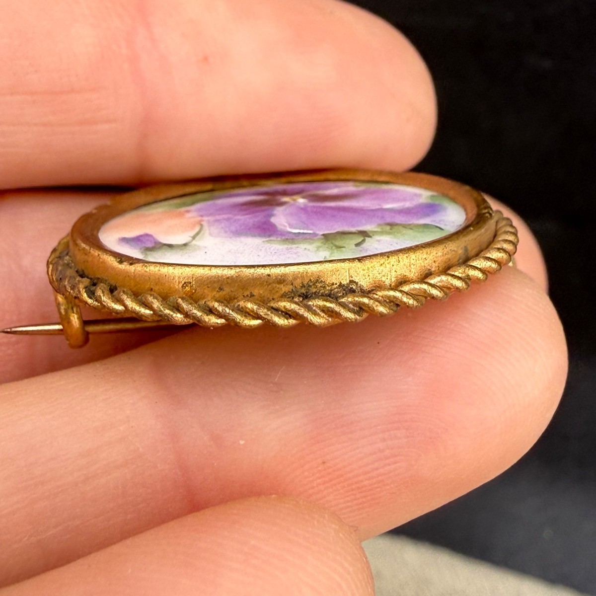 Vintage Hand Painted Porcelain Brooch Violet Pansy Purple Flower Gold Tone View 5