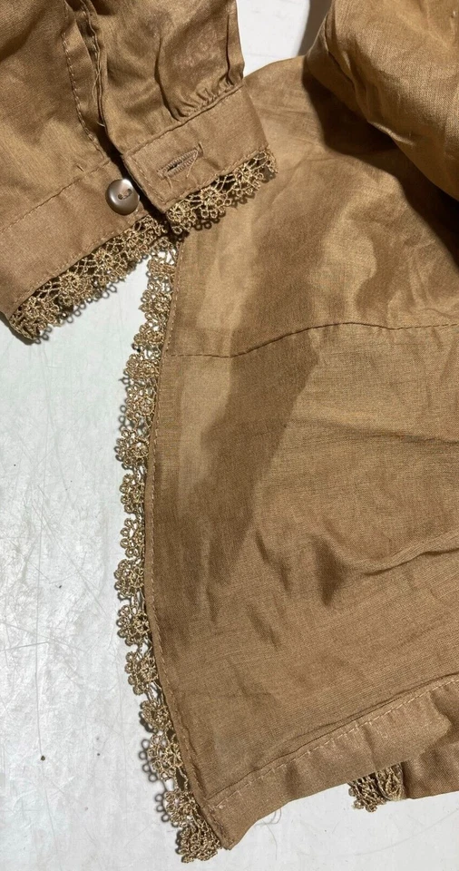 Top transparente floral para niñas talla 14-16 grande de encaje en pecho y dobladillos con puños abotonados Foto 3 de 4