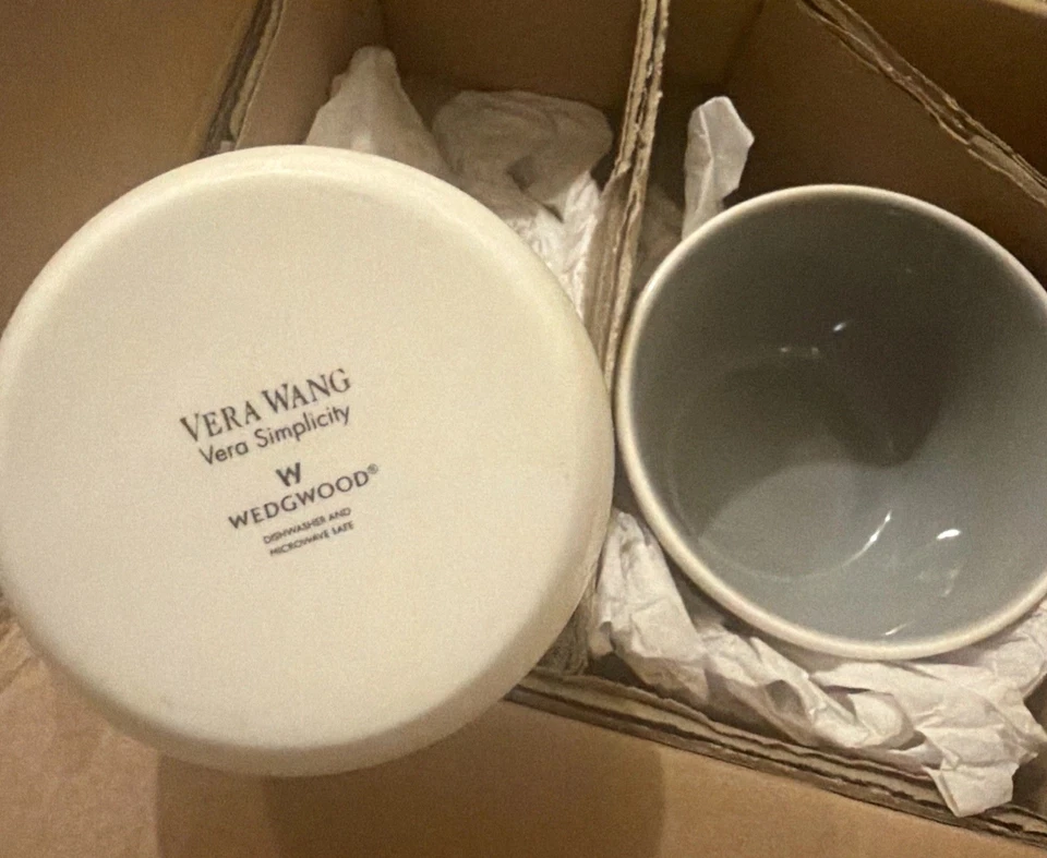 Set Servidor Crema Porcelana Vera Wang Simplicity Foto 2 de 2