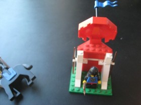 LEGO Castle: Castle Guard (6035) 100% complete with instruction