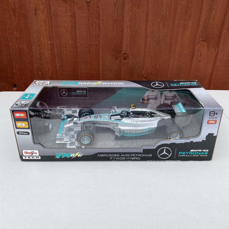Maisto Tech 1:14 RC Mercedes AMG Petronas F1 Remote W05 Hybrid Nico Rosberg - Image 2 of 4