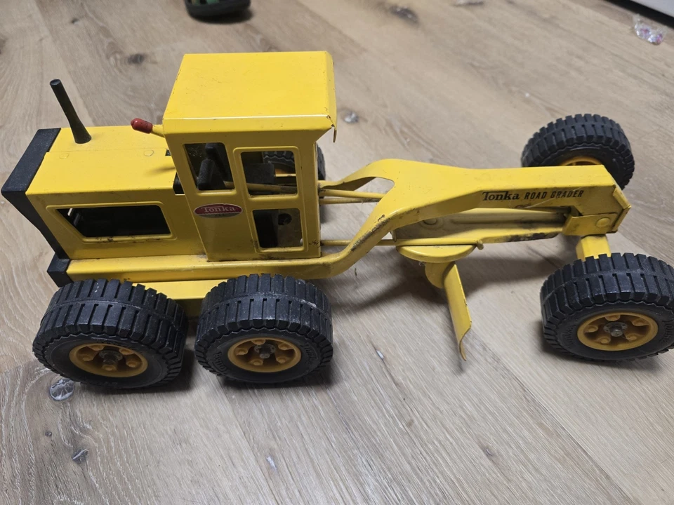 Vintage Tonka Yellow Pressed Metal Toy Construction Road Grader - 17” - Image 3 of 4