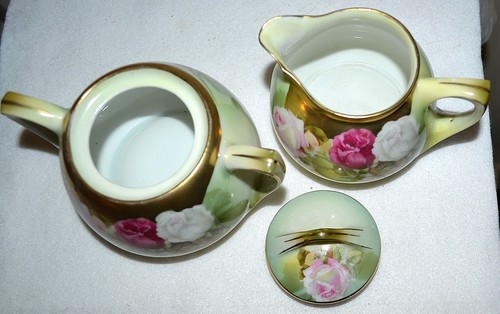 VINTAGE ANTIQUE R S PRUSSIA GERMANY CREAM & SUGAR SET, PINK, RED & WHITE ROSES - Picture 8 of 10