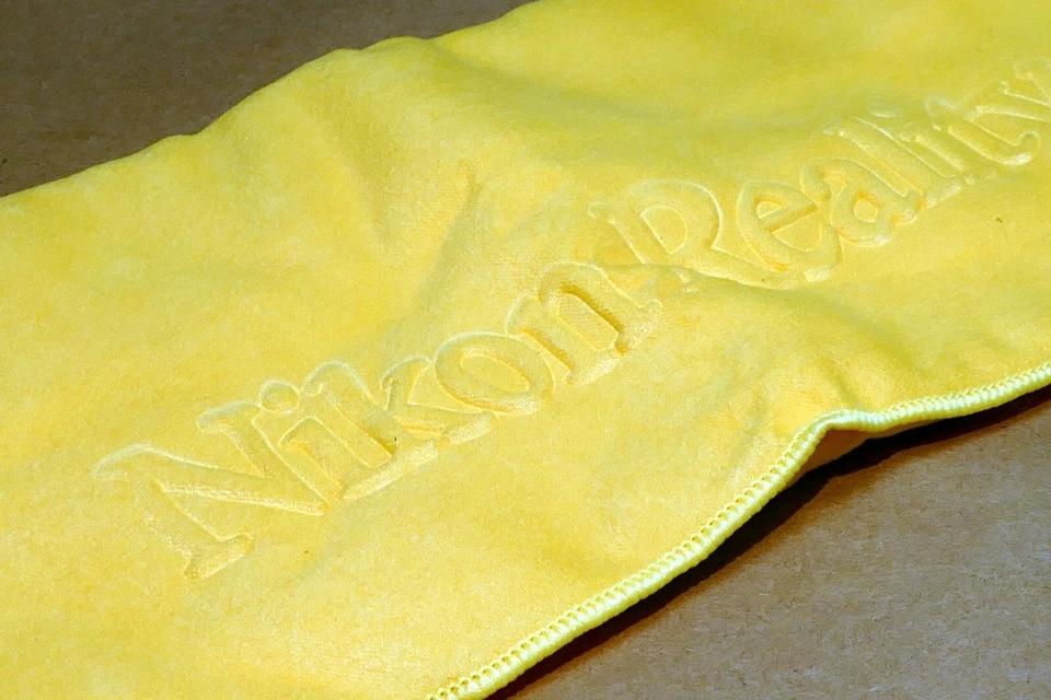 Nikon REALITY Case Lens soft pouch for NIKKOR 70-200mm f/2.8 VR S (yellow) - Image 3 of 4