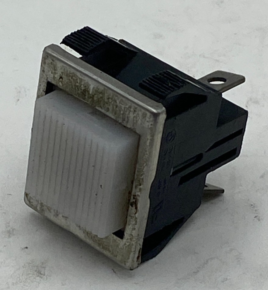 Oslo Controls 3766346 Momentary Green Switch