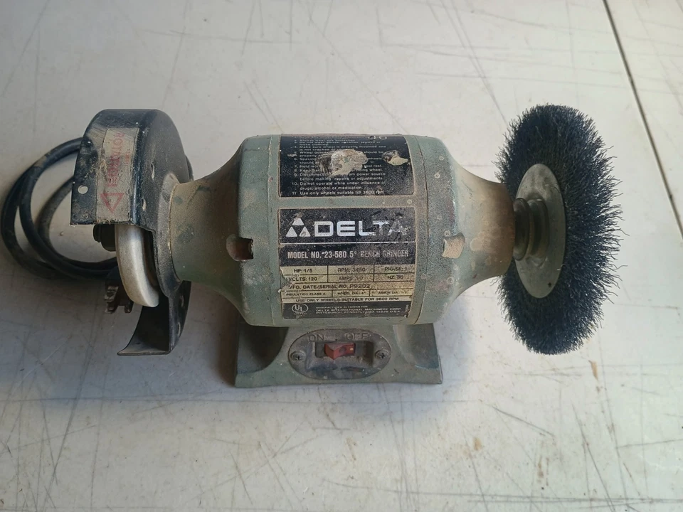 Amoladora de banco Delta modelo NO. 23-580 5” HP 1/5 RPM 3450 Foto 2 de 4
