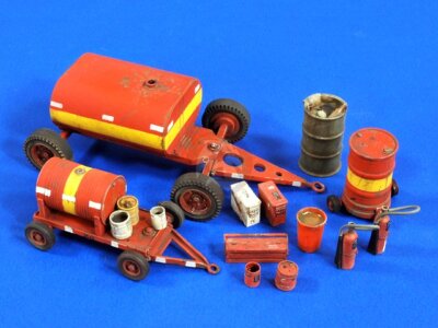 Verlinden 1/32 Airbase / US Navy Carrier Used Oil Carts, Tool Boxes, etc. 2737