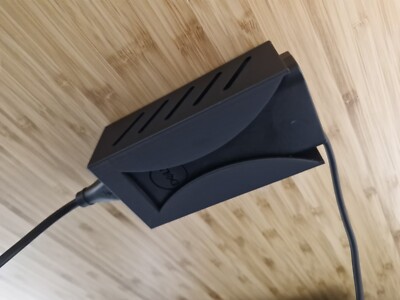 Netzteil unter Schreibtisch oder Wandhalter Halterung, mit Befestigungen