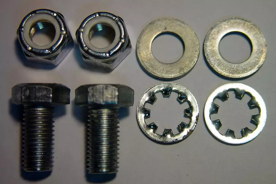 Norton Commando INTERSTATE 1974-77 MK2A y MK III, KIT de montaje de tanque de combustible de acero Foto 3 de 4