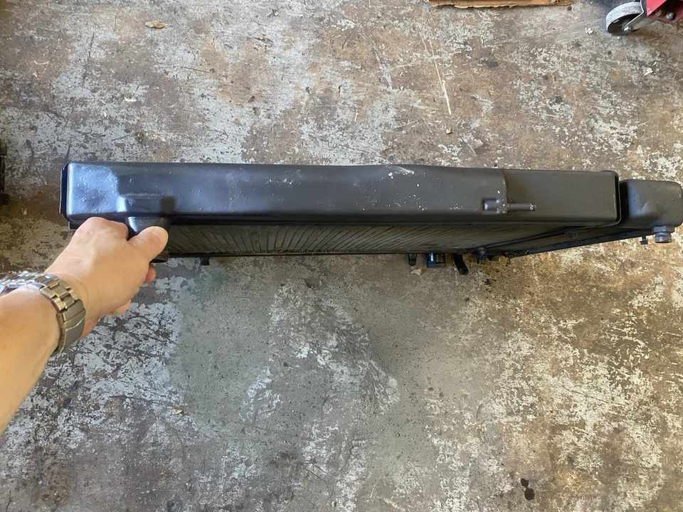 Conjunto de radiador auxiliar Mercedes Benz R107 350SL 450SL 1972-75 con radiador de aceite Foto 4 de 4