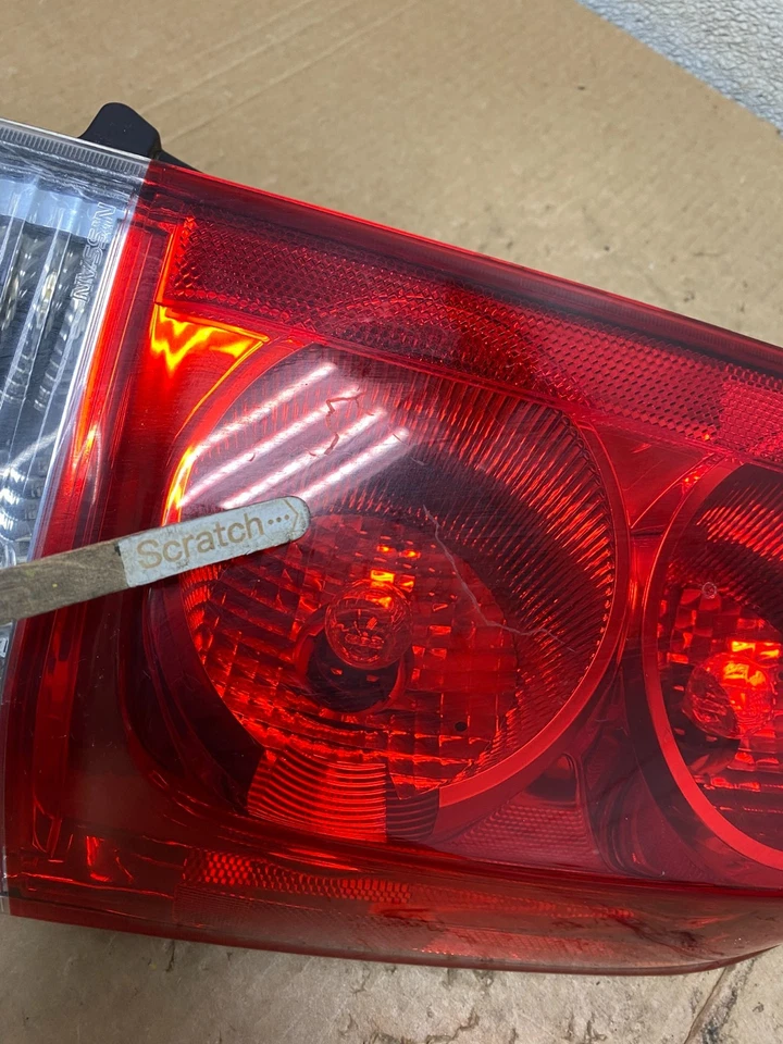 Luz trasera lateral derecha Nissan Armada 2005 a 2015 pasajero OEM V3617 DW Foto 4 de 4