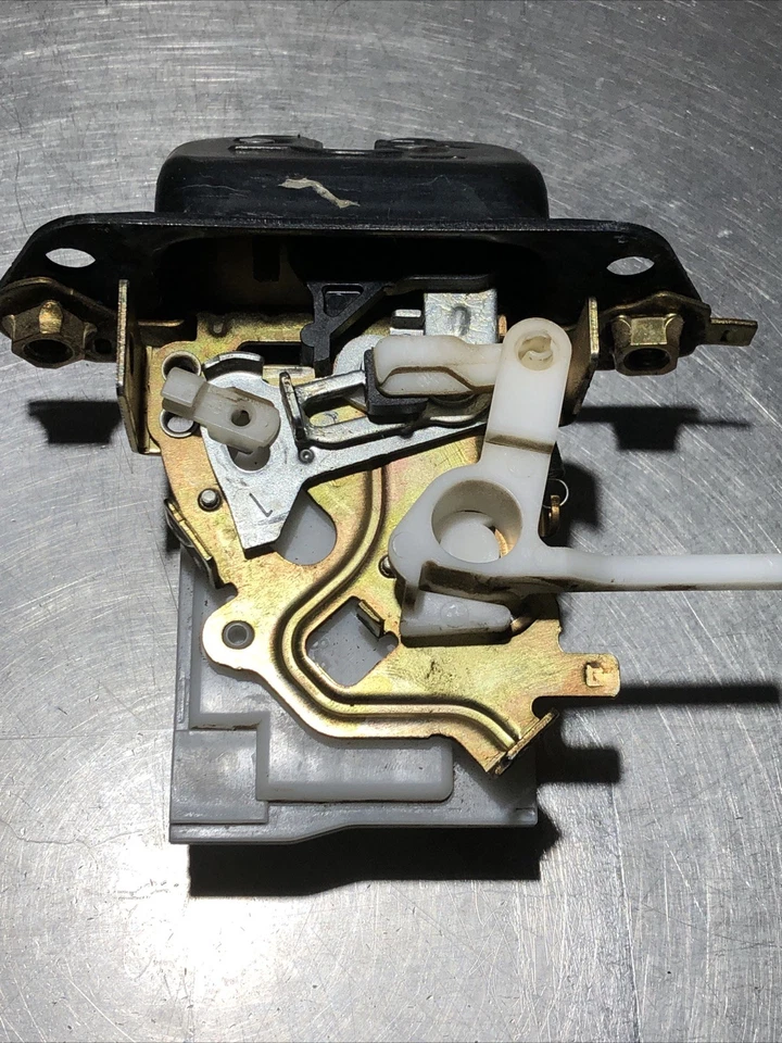 2005-2009 Subaru Outback Wagon OEM Liftgate Latch Lock Actuator 71FD86X - Image 4 of 4
