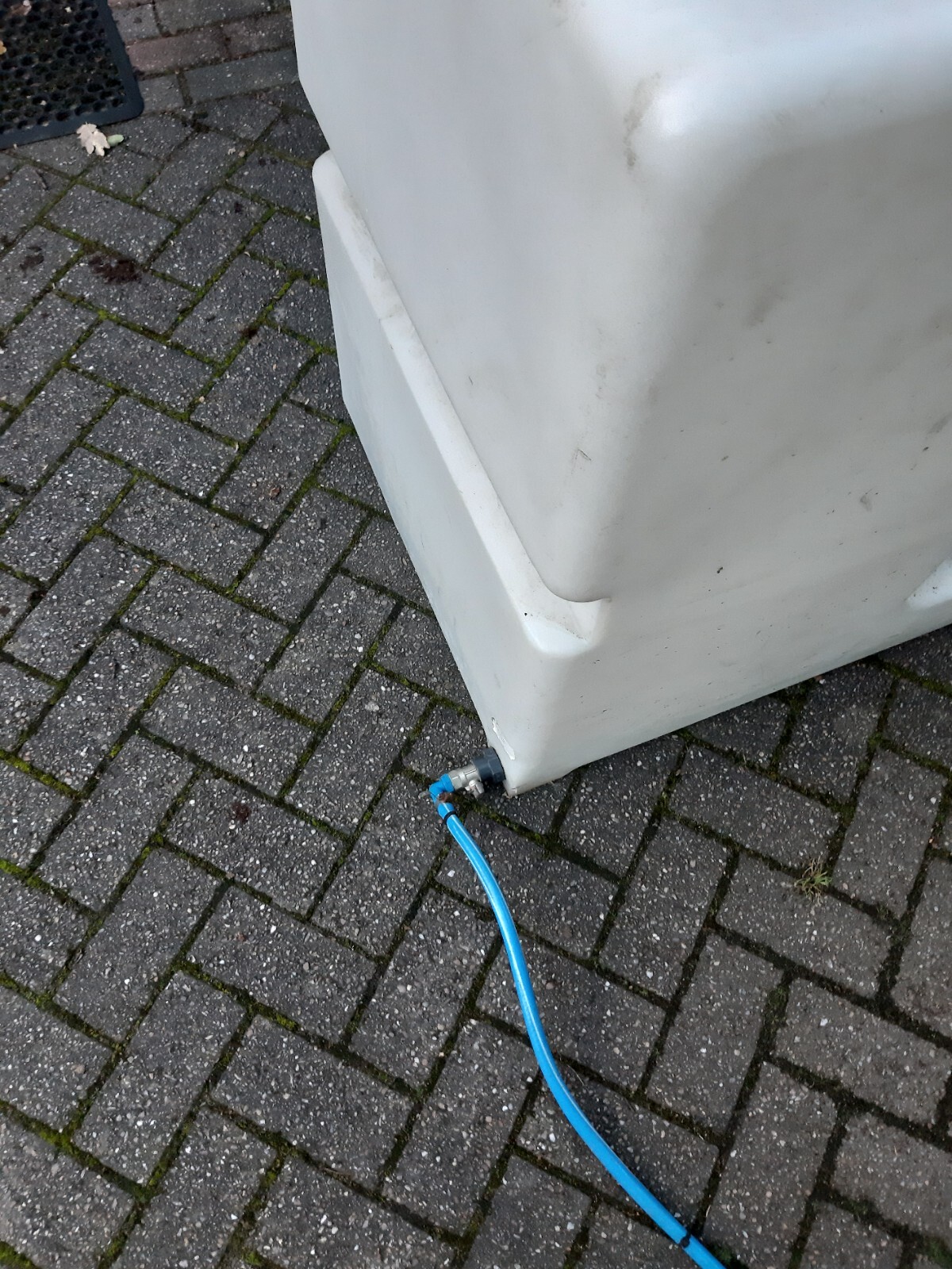 500 Litre Upright Baffled Water Storage Tank With 8" External Lid & 1