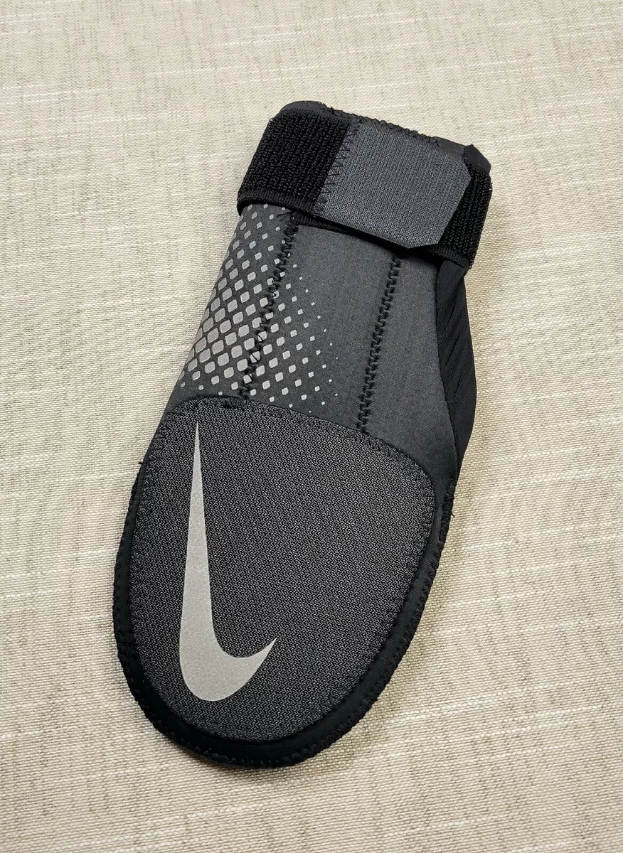 Nike Diamond Baseball Sliding Mitt.