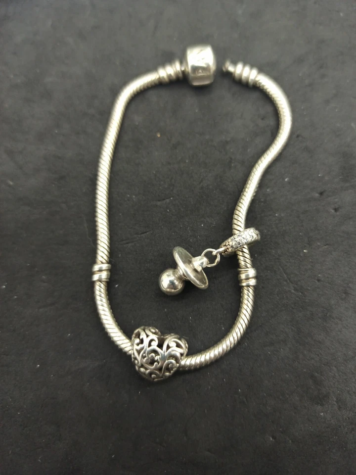 Bracciale Pandora® Con 2 Charms - Immagine 3 di 4