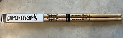 Gee Anzalone s Drumsticks von  Warp Speed Warriors  Tour 2024.