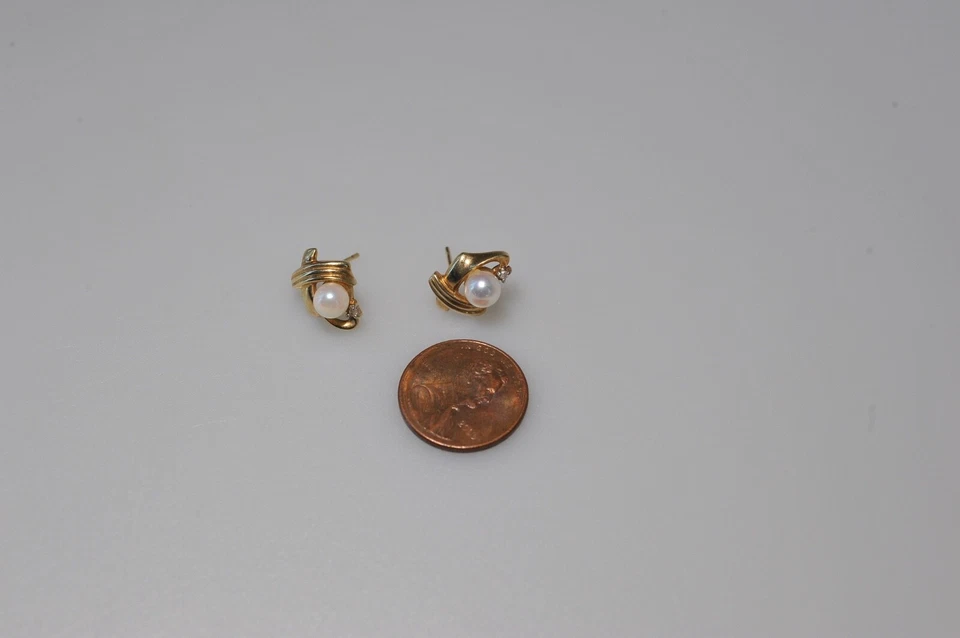 X Aretes de perlas de oro amarillo de 10kt pequeños diamantes perforados poste 2,2 gramos Foto 4 de 4