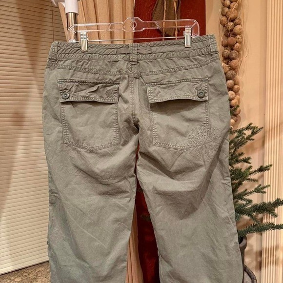 American Eagle Cargo Capris. - image 2