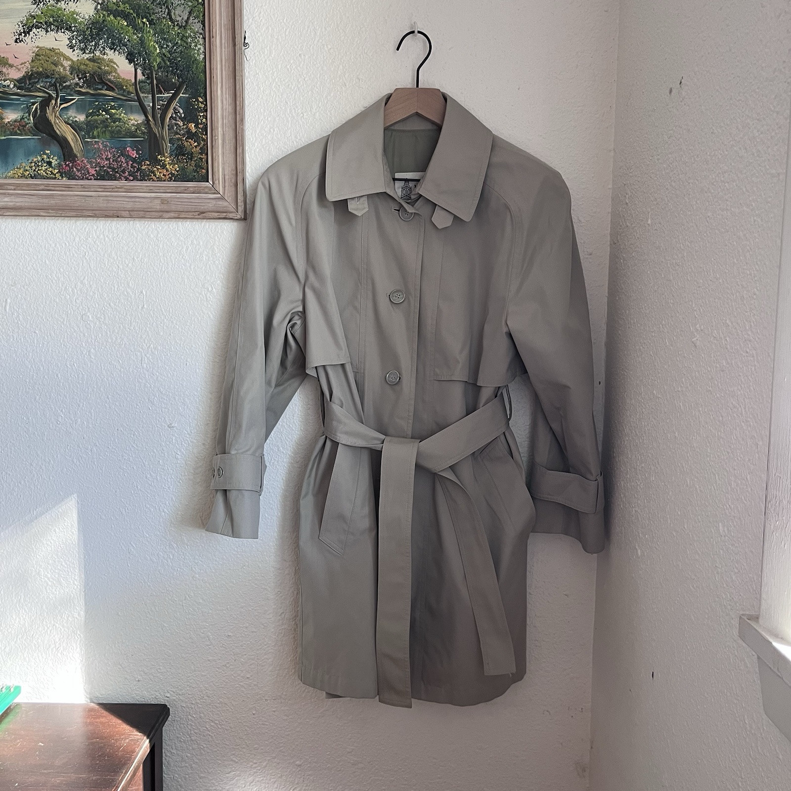 Stylish Vintage London Fog Trench Coat for Timeless Elegance