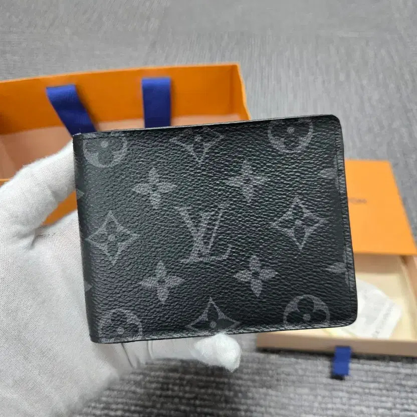 Louis Vuitton Eclipse Wallet - Authentic, Excelle… - image 3