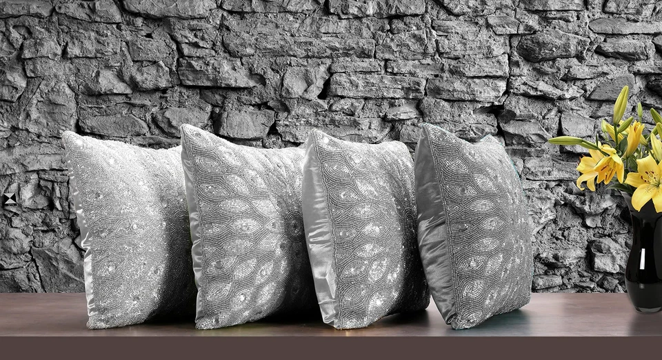 Funda de almohada Lightnpro de lujo plateada con cuentas a mano - 12x12 pulgadas, mano exquisita... Foto 3 de 4