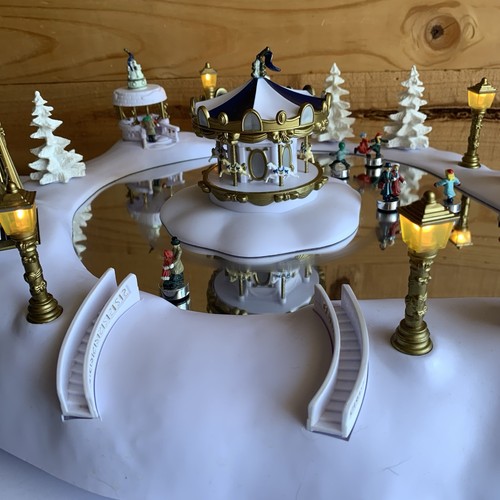 *Video* VTG Trendmasters Christmas Magic Winter Wonderland Carousel Ice Skaters - Picture 3 of 10