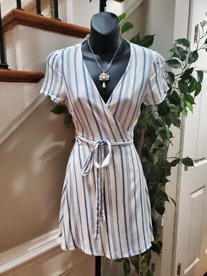 Forever 21 Women's White Striped Rayon V-Neck Short Sleeve